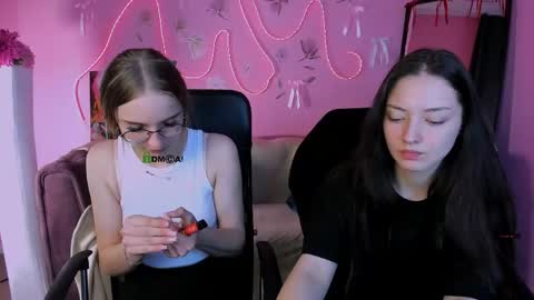 Miki online show from April 17, 2026, 5:43 am