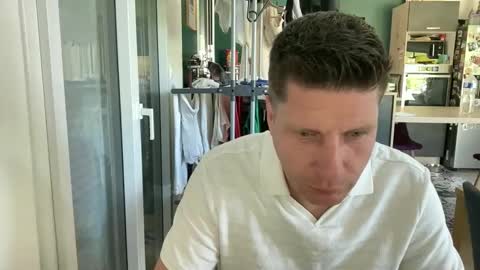 miklp8463 online show from April 21, 2026, 9:48 am