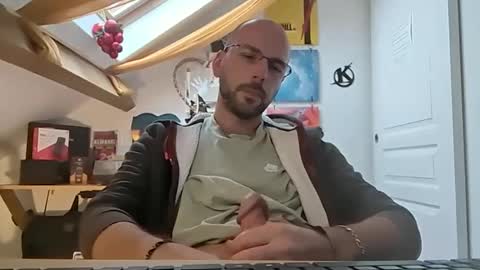 Snapshot of mikmik91 chatting on December 18, 2024, 3:00 pm mikmik91 online show from December 18, 2024, 3:00 pm