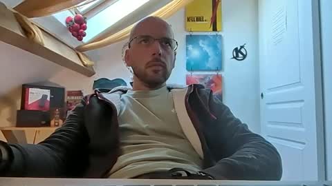 Snapshot of mikmik91 chatting on December 26, 2024, 11:32 am mikmik91 online show from December 26, 2024, 11:32 am