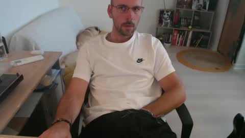 Snapshot of mikmik91 chatting on September 25, 2025, 10:30 am mikmik91 online show from September 25, 2025, 10:30 am