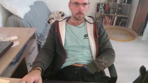 Snapshot of mikmik91 chatting on October 8, 2025, 9:07 am mikmik91 online show from October 8, 2025, 9:07 am