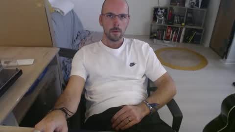 Snapshot of mikmik91 chatting on October 31, 2025, 2:07 pm mikmik91 online show from October 31, 2025, 2:07 pm