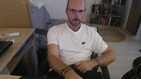 mikmik91 online show from November 7, 2025, 3:01 pm