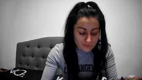 Mikyloveu online show from February 9, 2026, 4:00 pm