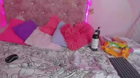 mila_grace_ online show from September 24, 2025, 6:44 pm