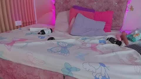 mila_grace_ online show from December 13, 2025, 7:53 pm