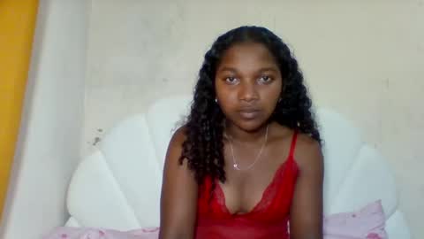 mila_lunah online show from May 19, 2026, 1:56 am