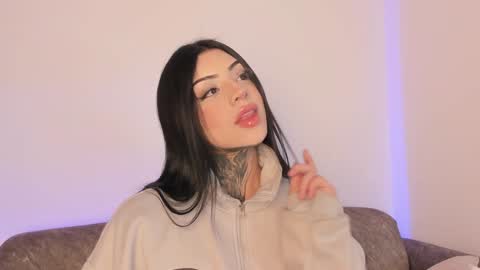 Snapshot of mila_monty__ chatting on December 13, 2024, 2:43 am     online show from December 13, 2024, 2:43 am