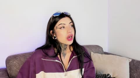 Snapshot of mila_monty__ chatting on January 10, 2025, 3:29 am     online show from January 10, 2025, 3:29 am