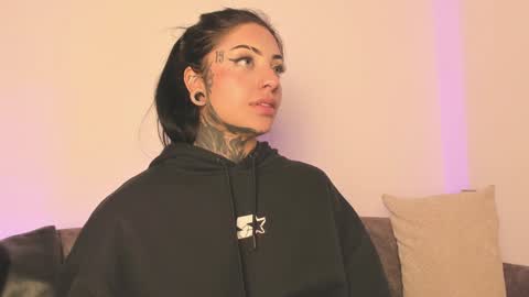 Snapshot of mila_monty__ chatting on January 17, 2025, 10:33 am     online show from January 17, 2025, 10:33 am