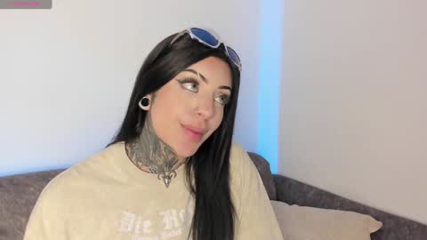 Snapshot of mila_monty__ chatting on February 1, 2025, 7:15 am     online show from February 1, 2025, 7:15 am