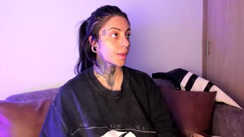 Snapshot of mila_monty__ chatting on October 26, 2025, 5:52 pm     online show from October 26, 2025, 5:52 pm