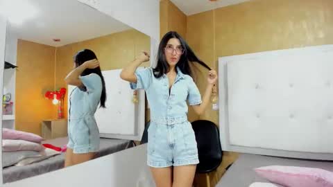          online show from November 28, 2025, 10:34 pm