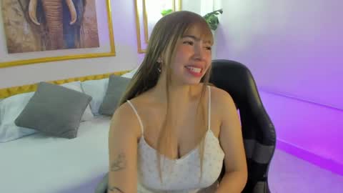 milaack_ online show from April 13, 2026, 12:43 pm