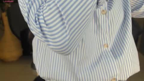 Mila online show from October 5, 2025, 4:33 am