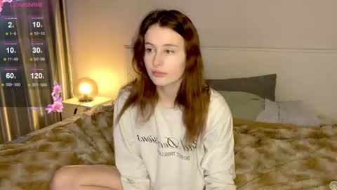 Snapshot of milaelin chatting on July 21, 2026, 7:11 am Mila online show from July 21, 2026, 7:11 am