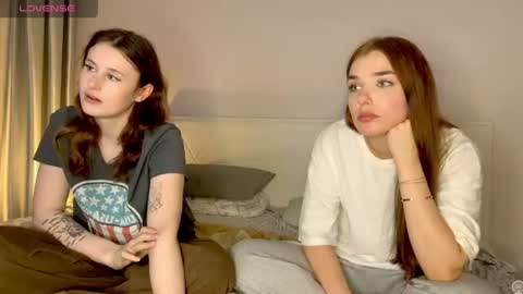 Snapshot of milaelin chatting on July 21, 2026, 10:01 pm Mila online show from July 21, 2026, 10:01 pm