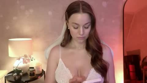 Mila Fleur online show from November 25, 2025, 3:23 pm