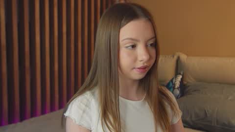 Mila online show from March 25, 2026, 3:07 pm