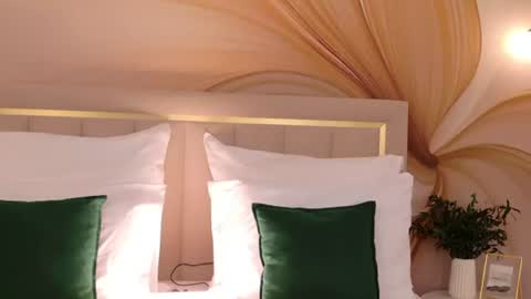 Snapshot of milaleoneli chatting on July 22, 2026, 4:43 pm milaleoneli online show from July 22, 2026, 4:43 pm