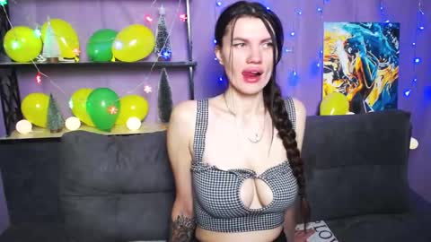 Snapshot of milaloona chatting on January 14, 2025, 10:06 am Milaloona online show from January 14, 2025, 10:06 am