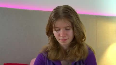 Mila online show from March 19, 2026, 8:02 pm