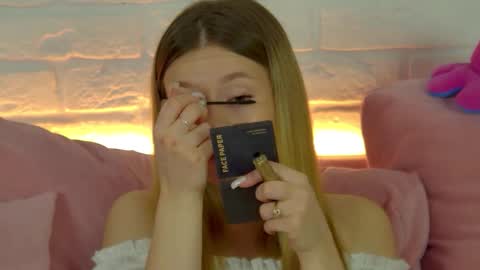 MilanaBalmain online show from December 2, 2025, 5:02 am