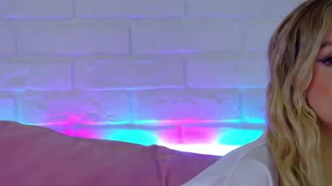 MilanaBalmain online show from March 11, 2026, 4:13 pm