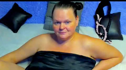 Lana online show from November 15, 2025, 1:51 pm