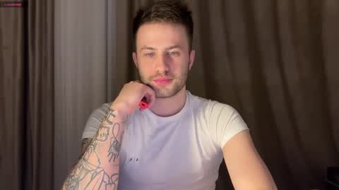 milanasugar online show from December 4, 2025, 4:27 pm