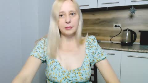 Milena online show from December 4, 2024, 3:37 am