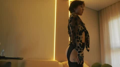 milaskissing online show from April 1, 2026, 10:49 am