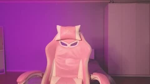 Mila online show from September 15, 2025, 6:08 pm