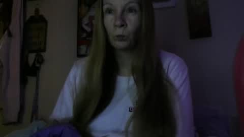 Mila online show from April 5, 2026, 12:57 pm