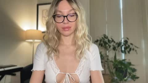 Mila online show from April 30, 2026, 9:04 am