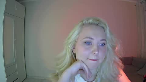 Milena new nonude shy blonde natural online show from February 20, 2026, 1:24 am