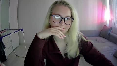 Milena new nonude shy blonde natural online show from April 25, 2026, 1:41 pm
