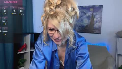 Snapshot of milena_whity chatting on March 10, 2025, 9:43 am Milena online show from March 10, 2025, 9:43 am