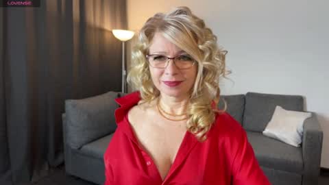 Snapshot of milena_whity chatting on February 19, 2026, 5:36 am Milena online show from February 19, 2026, 5:36 am