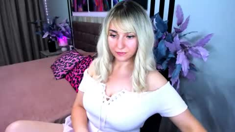 MilenaDaisy online show from July 8, 2026, 10:31 am