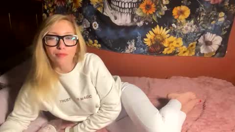 Snapshot of milf4everjenna chatting on February 6, 2026, 3:33 am milf4everjenna online show from February 6, 2026, 3:33 am