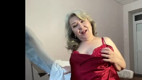 Snapshot of milf_charlotty chatting on May 27, 2026, 2:19 am Charlotte online show from May 27, 2026, 2:19 am