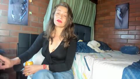 Snapshot of milf_darling chatting on February 8, 2025, 12:28 am Victoria online show from February 8, 2025, 12:28 am