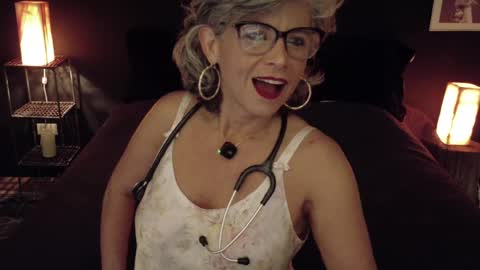 Snapshot of milf_ette chatting on May 7, 2026, 1:11 am Fabiola online show from May 7, 2026, 1:11 am