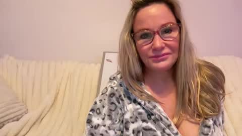 Snapshot of milf_goddess chatting on March 8, 2025, 4:56 am MIlf Goddess online show from March 8, 2025, 4:56 am