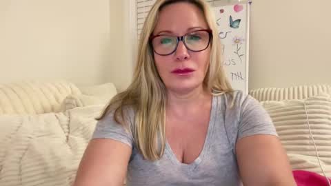Snapshot of milf_goddess chatting on September 15, 2025, 2:22 am MIlf Goddess online show from September 15, 2025, 2:22 am