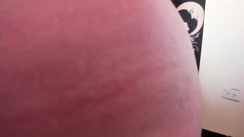 Isabella online show from October 10, 2025, 2:05 pm