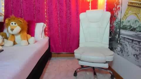 Snapshot of milfboobs_10 chatting on March 2, 2025, 1:36 am Nakary Bustamante online show from March 2, 2025, 1:36 am