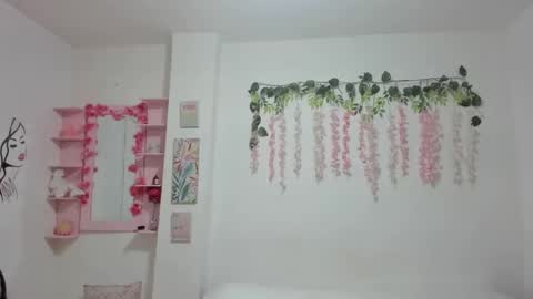 mili_fit11 online show from September 22, 2025, 2:52 pm